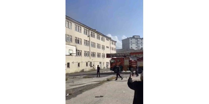 Elazığ’da metruk binada yangın çıktı