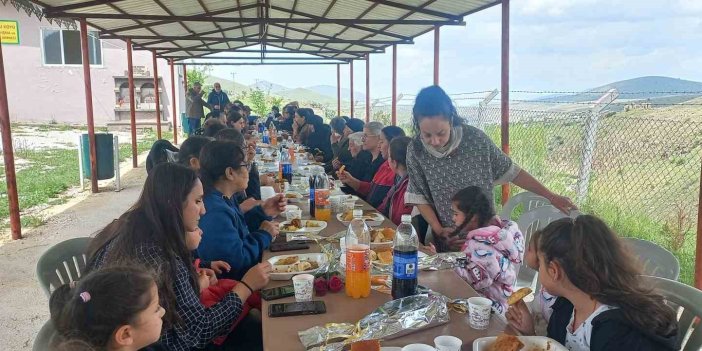 102 yaşındaki Zeliha teyzeye yaş günü partisi