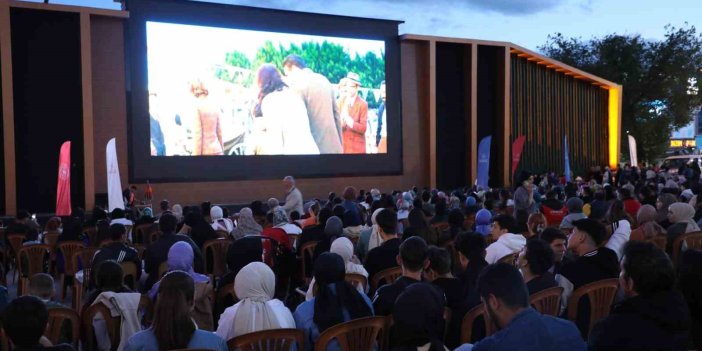 Erzincan’da açık hava sineması etkinliği yapıldı