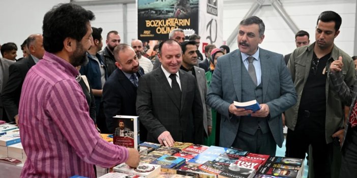 Vali Çiftçi’den Kitap Fuarı’nı ziyaret etti