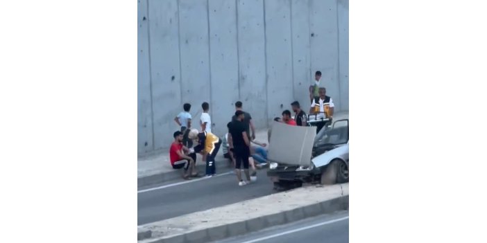 İki otomobil çarpıştı: 3 kişi yaralandı