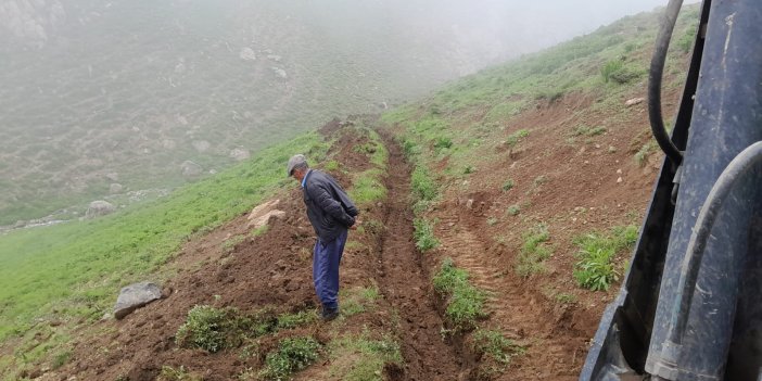 Yüksekova’nın Akpınar Köyü'nde sulama kanalı çalışması