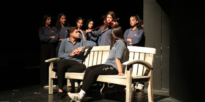 Akdamar Çocuk ve Gençlik Tiyatroları Şenliği devam ediyor