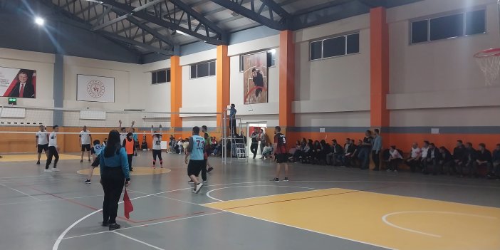Yüksekova'da Voleybol Turnuvası heyecanı devam ediyor