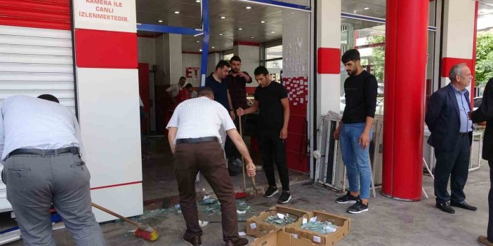 Diyarbakır’da bir otomobil kasap markete daldı