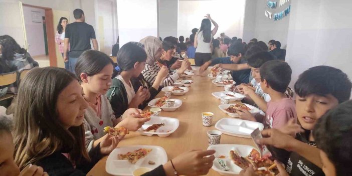 Tunceli'de köy okulunda pizza etkinliği