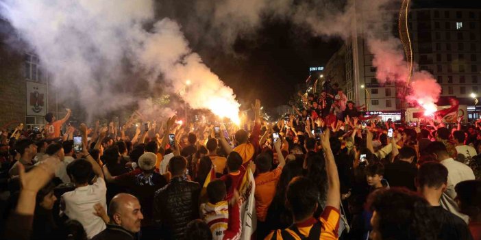 Elazığ’da Galatasaray taraftarlarının şampiyonluk kutlaması
