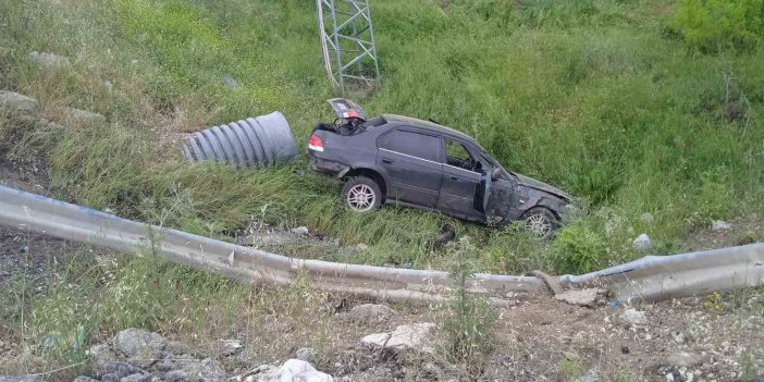 Elazığ’da otomobil şarampole uçtu: 2 kişi yaralandı