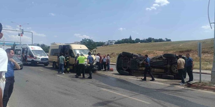 Pikap ile yolcu minibüsü çarpıştı: 1 kişi yaralandı