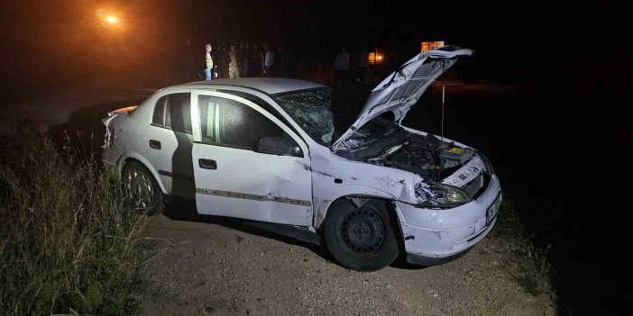 Diyarbakır’da yük treni otomobile çarptı: 2 kişi yaralandı