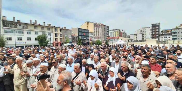 Kars’ta hacı adayları uğurlandı