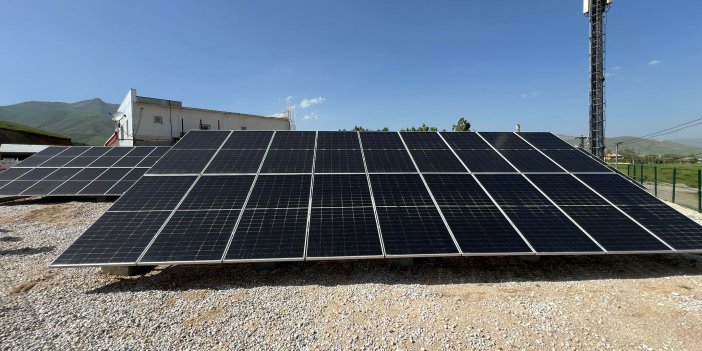 Yüksekova'daki akaryakıt istasyonu güneş enerjisiyle elektrik üretiyor