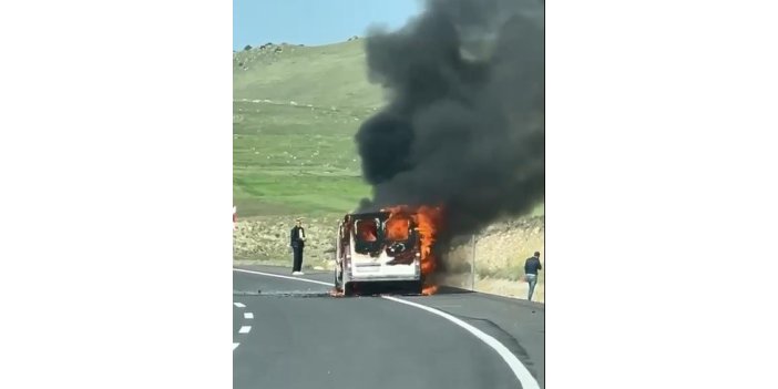 Seyir halindeki ticari araç alevlere teslim oldu