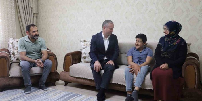 Milli Eğitim Müdürü Hasan Kökrek, LGS’ye evde girecek olan özel öğrenciyi ziyaret etti