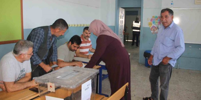 Seçimlerin yenilendiği Hilvan’da oy kullanımı başladı
