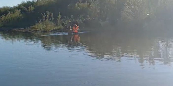 Bingöl’de suların yükselmesiyle bir yurttaş mahsur kaldı