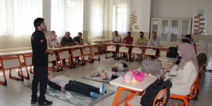 Bingöl’de 1 sene içinde 950 öğretmen ve personel Heimlich manevrası eğitimi aldı