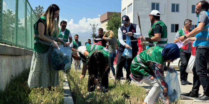 Iğdır’da 5 Haziran ‘Dünya Çevre Günü’ dolayısıyla çevre temizliği yapıldı