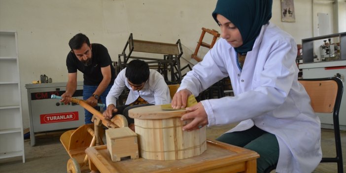 Meslek lisesinin "özel öğrencileri" atölyelerde becerilerini geliştiriyor