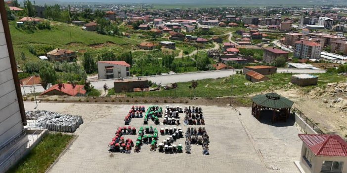 Yüksekova'da öğrenciler Gazze koreografisi oluşturdu