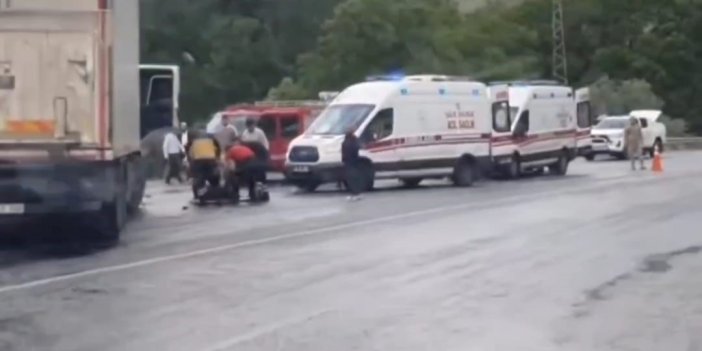 Yolcu otobüsü tırla çarpıştı: 2 ölü, 4’ü ağır 30 kişi yaralı