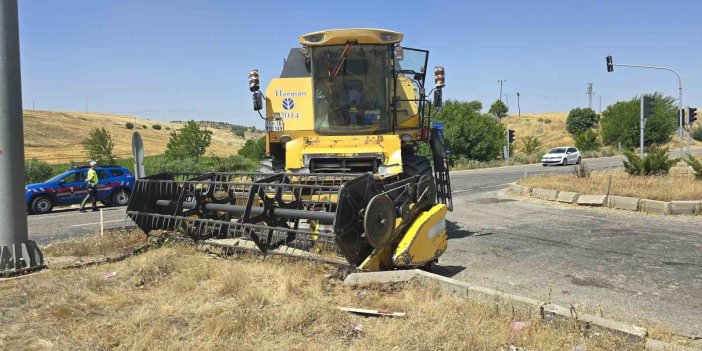 Adıyaman’da biçerdöver ile otomobil çarpıştı: 1’i ağır, 3 kişi yaralı