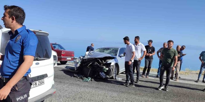 Bitlis’te iki aracın çarpıştığı kazada AK Parti Belde Başkanı yaşamını kaybetti
