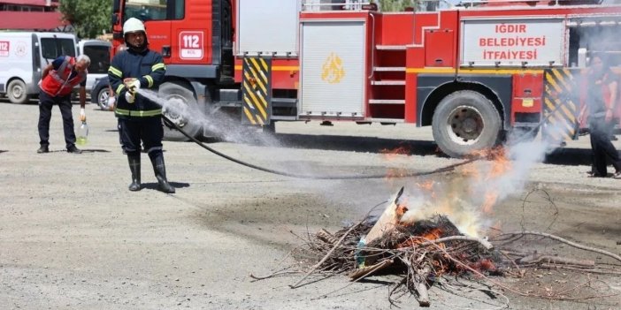 Iğdır Belediyesi İtfaiye Müdürlüğü ekipleri canlı kurtarma ve yangın tatbikatı yaptı