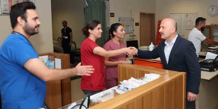 Vali Varol, hastane çalışanlarıyla bayramlaştı