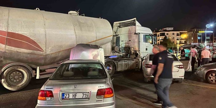 Elazığ’da tankerle iki otomobil çarpıştı: 2 kişi yaralandı