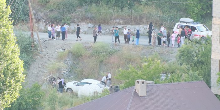 Hakkari’de otomobil kontrolden çıktı: 2 kişi yaralandı