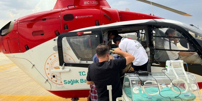 Siirt’te solunum sorunu yaşayan ikiz bebekler helikopterle Van’a gönderildi