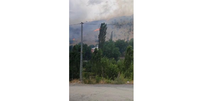 Hakkari’de meydana gelen yangın köye ulaştı