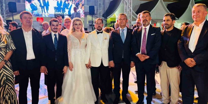 Malatya’da siyaset dünyasını bir araya getiren düğün