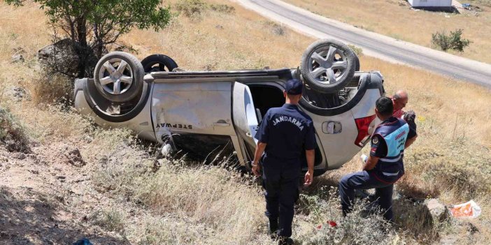 Elazığ’da otomobil şarampole yuvarlandı: 4 kişi yaralandı