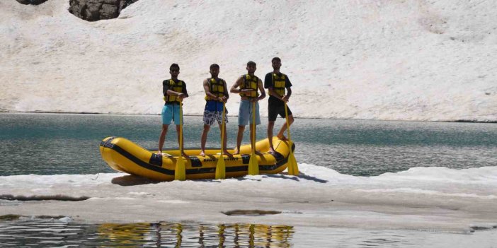 Beytüşşebap’ta karda rafting antrenmanı