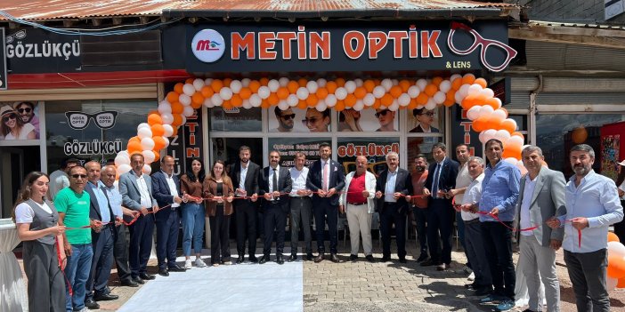 Yüksekova’da Metin Optik & Lens adlı iş yerinin açılışı yapıldı