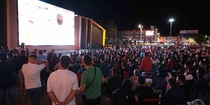 Erzincan’da milli maç coşkusu yaşandı