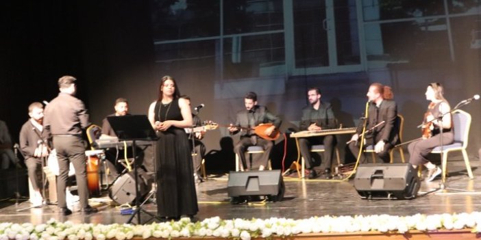Van Büyükşehir Belediyesi Konservatuvar Korosu konser verdi