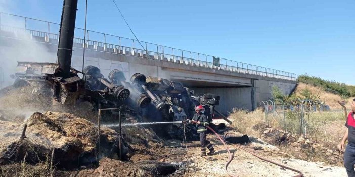 Urfa’da devrilen saman yüklü tır alev alev yandı