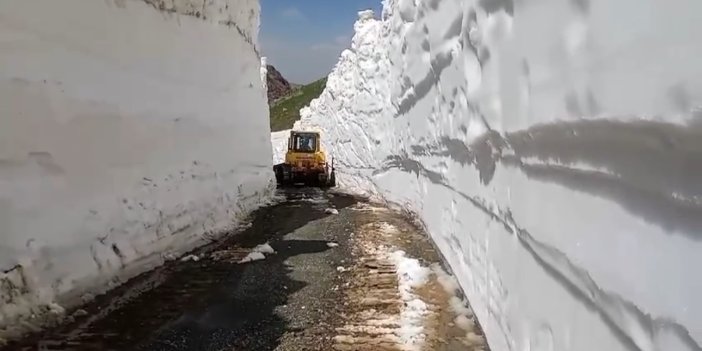 Temmuz ayında 8 metrelik karda yol açma çalışması devam ediyor
