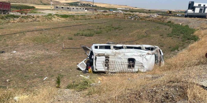 Diyarbakır’da yolcu minibüsü ile pikap çarpıştı: 1’i çocuk 3’ü ağır 14 kişi yaralandı