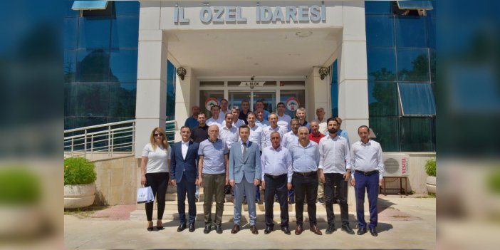 Hakkari İl Özel İdaresi'nde emekliye ayrılan müdürlere veda yemeği