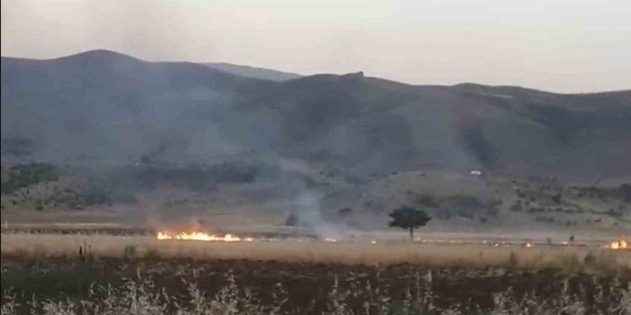 Elazığ’da tarlada çıkan anız yangını korkuttu