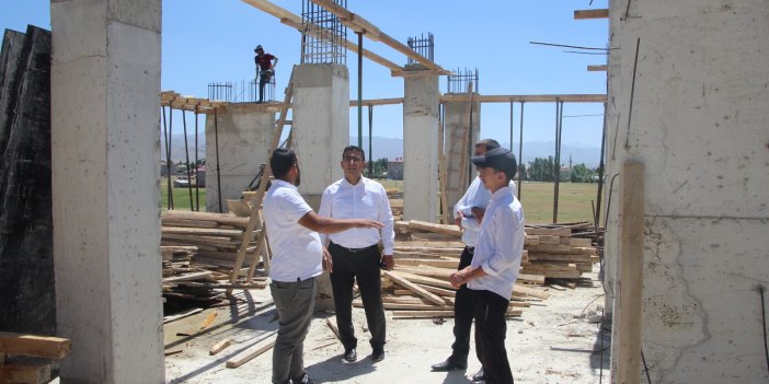 İlçe Milli Eğitim Müdürü, Yüksekova’daki okul inşaatlarını denetledi