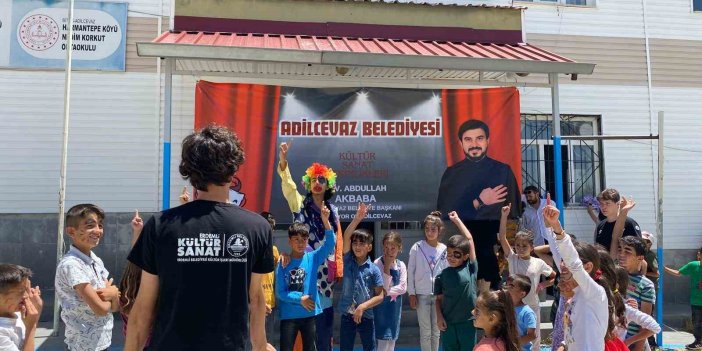 Bitlisli bin 300 çocuk tiyatro gösterileriyle eğlendi