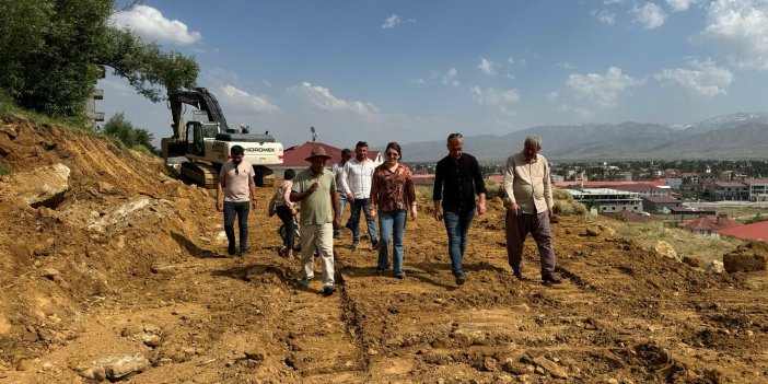 Eşbaşkan Kırmızıgül, Esenyurt Mahallesi'ndeki yol çalışmalarını inceledi