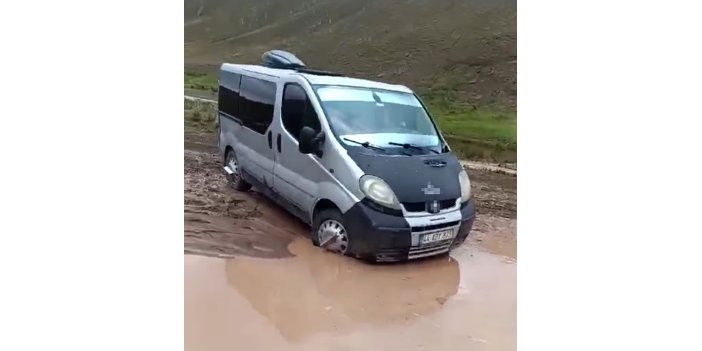 Van'da dağda mahsur kalan baba ve oğlu itfaiye ekiplerince kurtarıldı