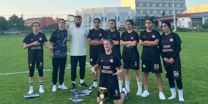 Cizreli kızlar, sokak futbolunda Türkiye ikinciliği elde etti