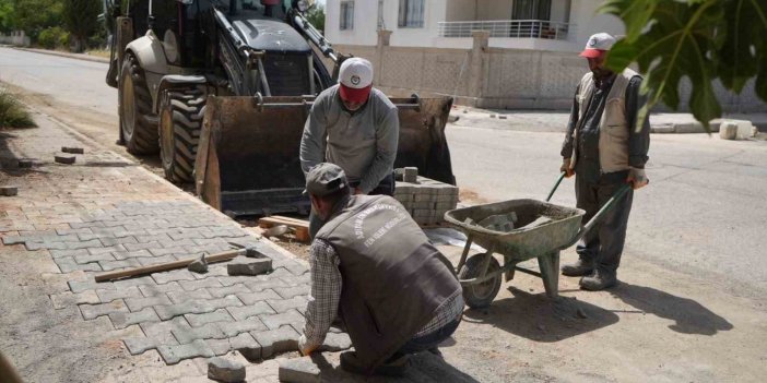 Kaldırım düzenleme çalışmaları tüm hızıyla sürüyor